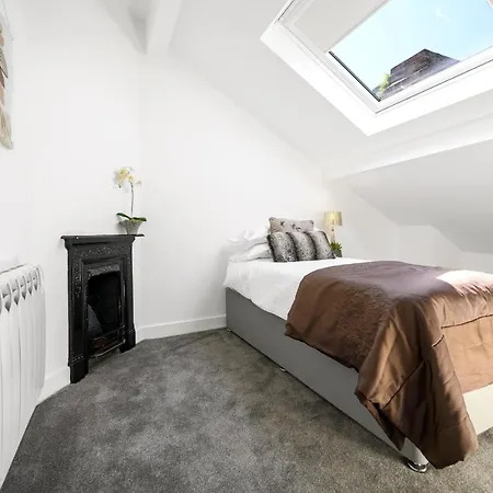 Ideal Lodgings In Urmston Exterior photo