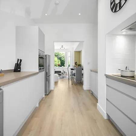 Ideal Lodgings In Urmston Exterior photo