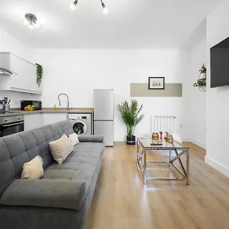 Ideal Lodgings In Urmston Exterior photo