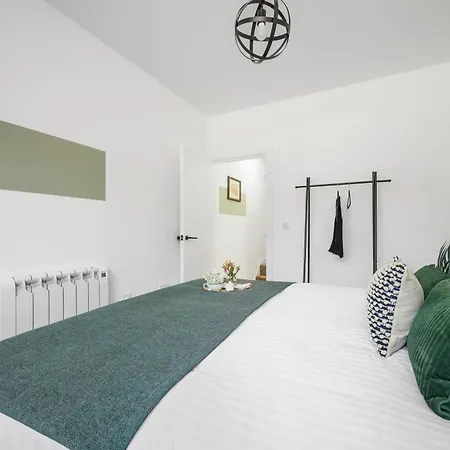 Ideal Lodgings In Urmston Exterior photo