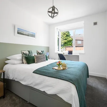 Ideal Lodgings In Urmston Exterior photo