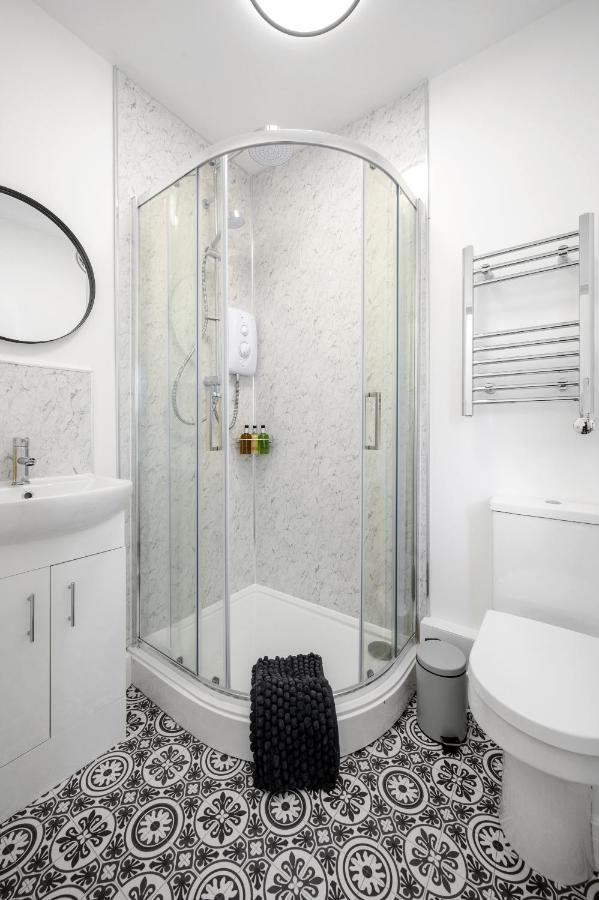 Ideal In * Urmston